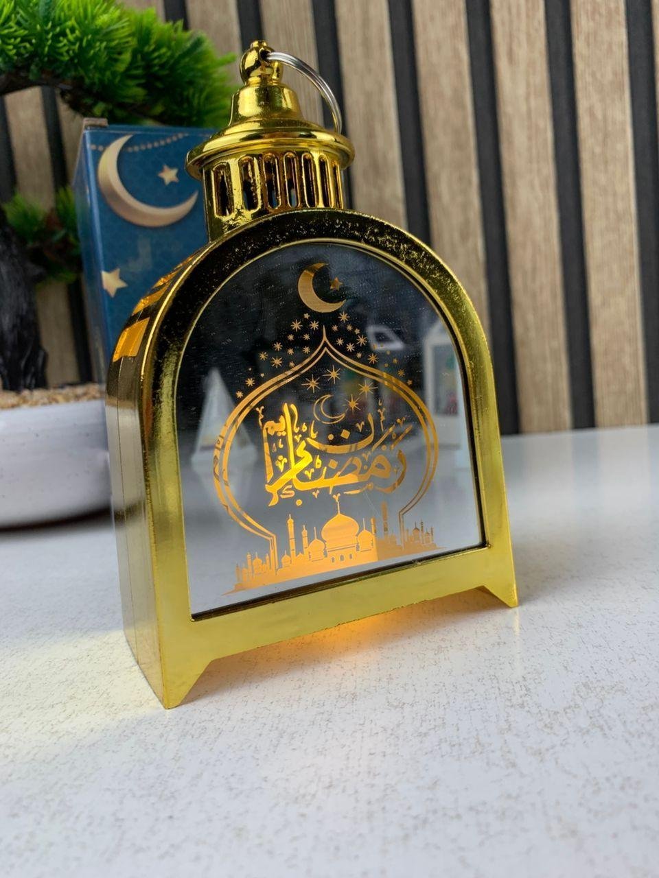 Lanterne de Ramadan Dorée LED Design Traditionnel avec Silhouette – فانوس مضيء لشهر رمضان - الصورة 2