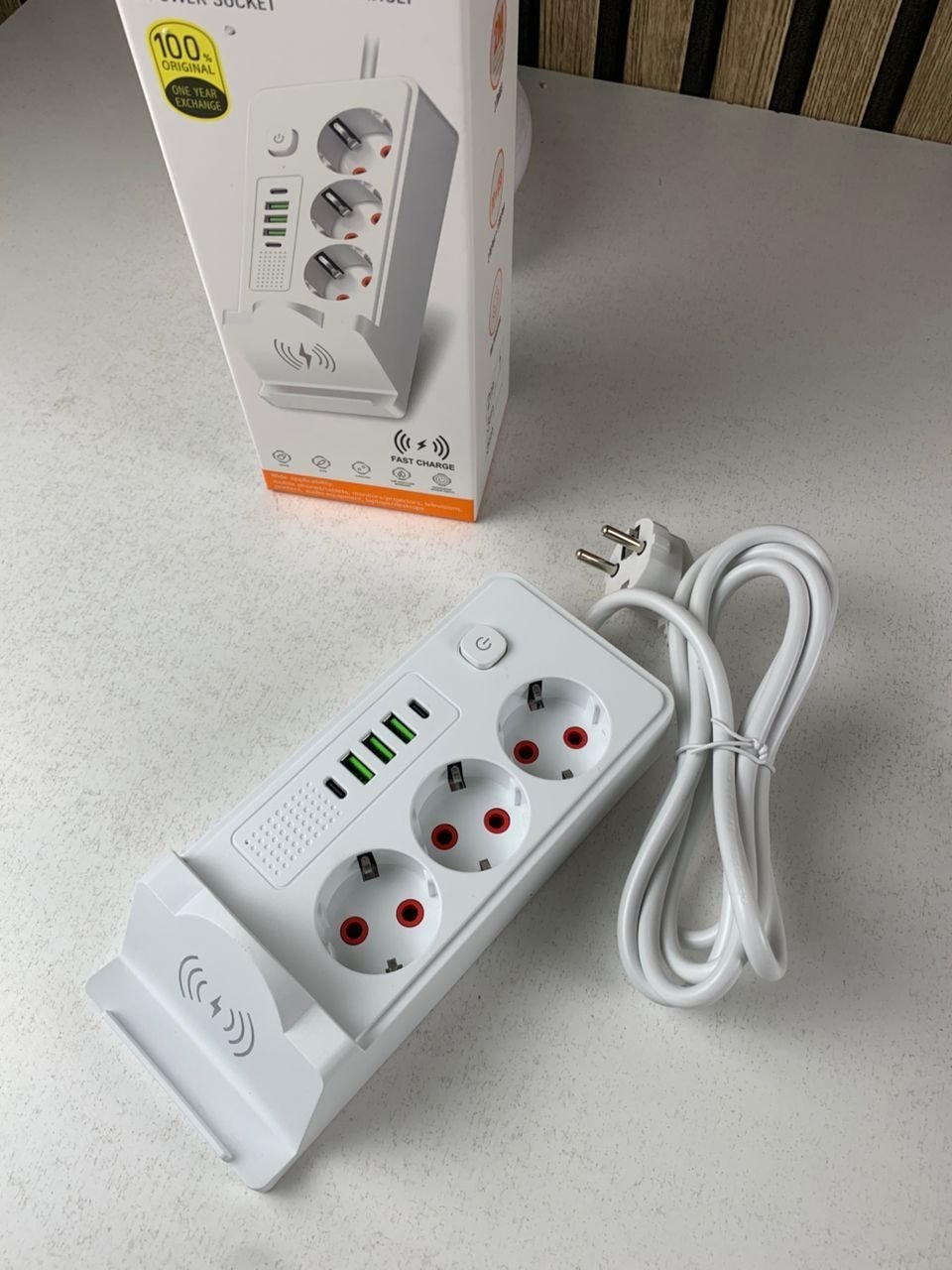 Multiprise 3 SOCKET 2500W avec USB, Type-C et chargement sans fil – مقبس طاقة وشاحن لاسلكي - الصورة 3