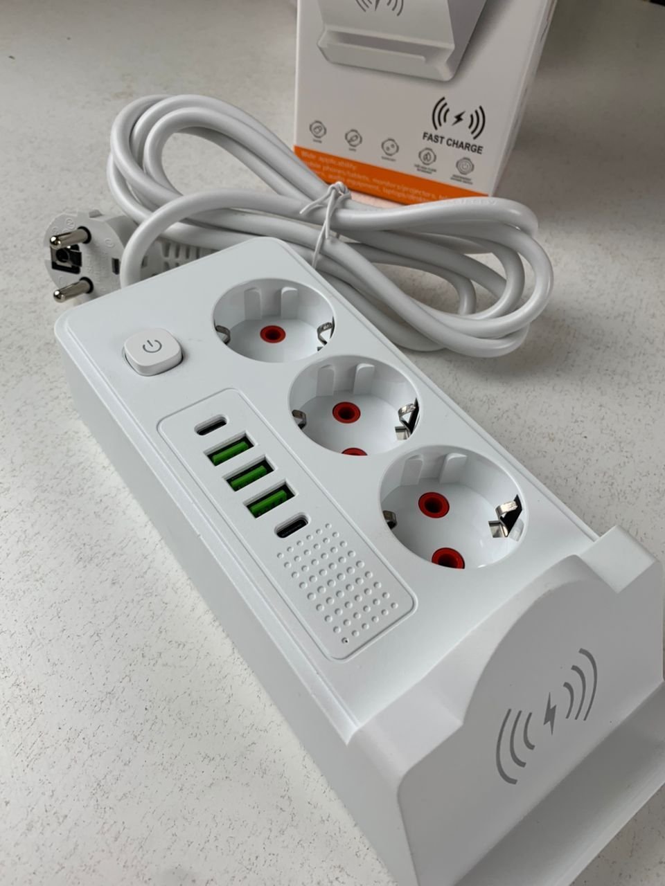 Multiprise 3 SOCKET 2500W avec USB, Type-C et chargement sans fil – مقبس طاقة وشاحن لاسلكي - الصورة 2