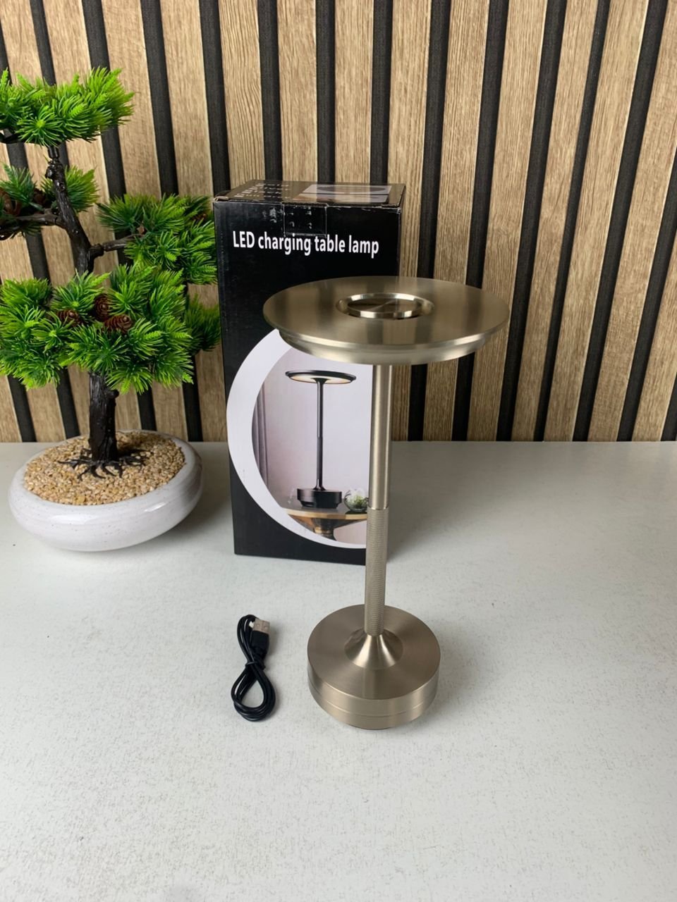 Lampe de table rechargeable sans fil finition de haute qualité LED 3 couleurs – مصباح ديكور بعدة درجات ضوئية - الصورة 4