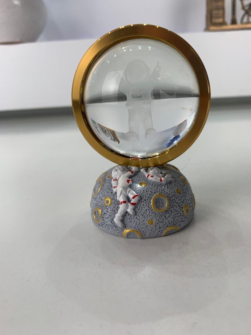 Lampe Astronut 3D Cristal – مصباح كروي ثلاثي الأبعاد للفضائي - الصورة 2