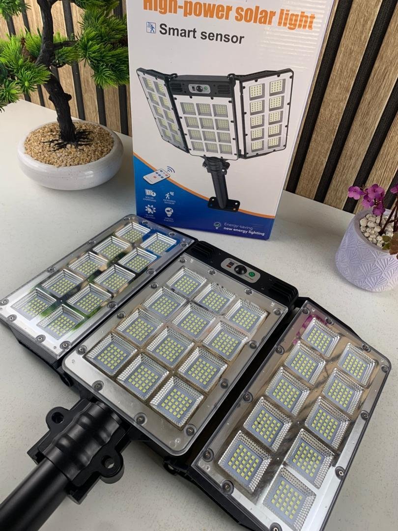 Lampes Solaires Extérieure Super lumineuse avec 3 Panneaux 800LED et Télécommande – مصباح خارجي بالطاقة الشمسية مع يد تحكم - الصورة 2