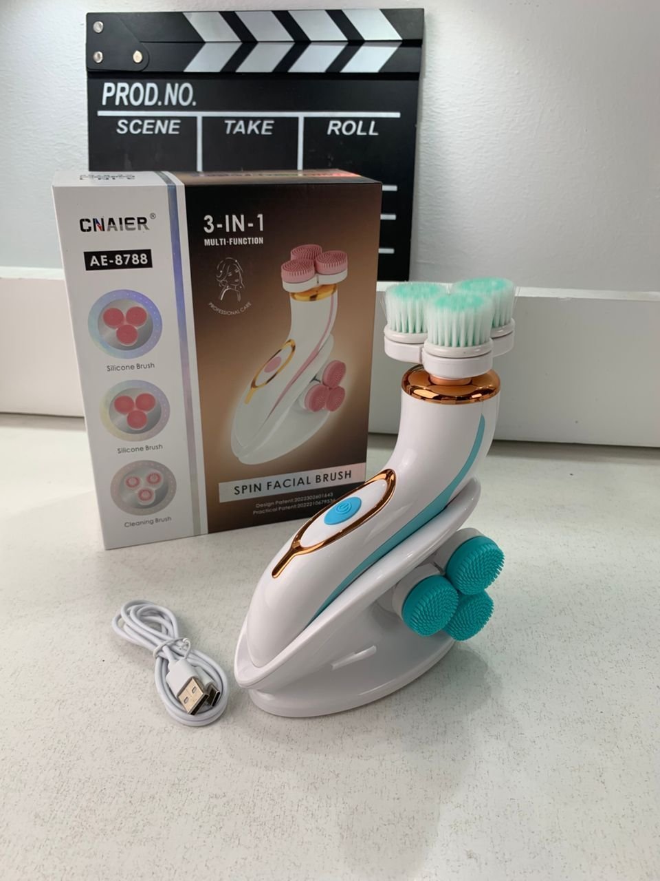Brosse Nettoyante Électrique Cnaier AE-8788 3 Têtes Rotatives Recharge USB – جهاز تنظيف البشرة بعمق - الصورة 3