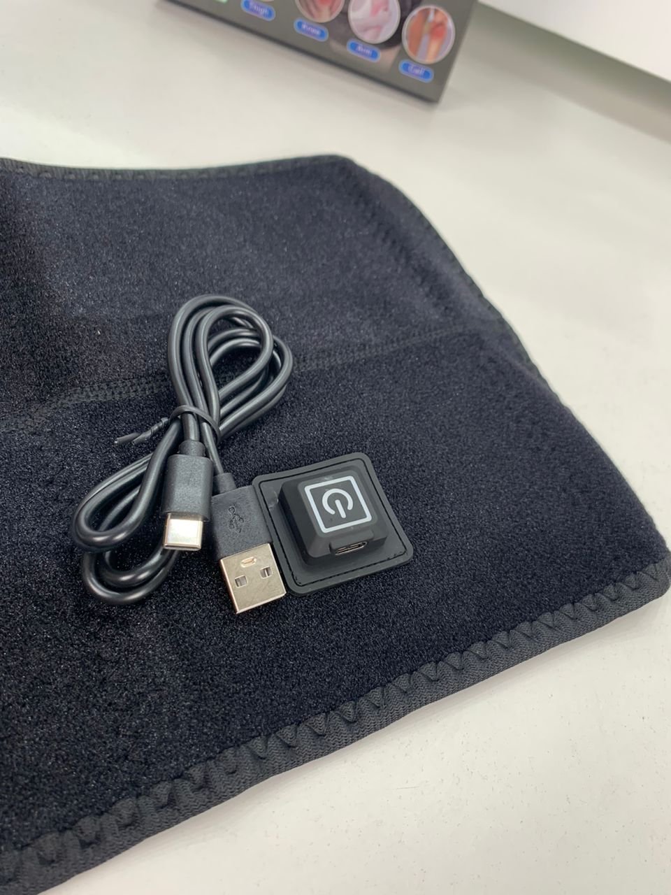 Coussin Chauffant Électronique pour Genou avec Trois Niveaux de Température – وسادة تدفئة إلكترونية للركبة بثلاث مستويات حرارة - الصورة 2