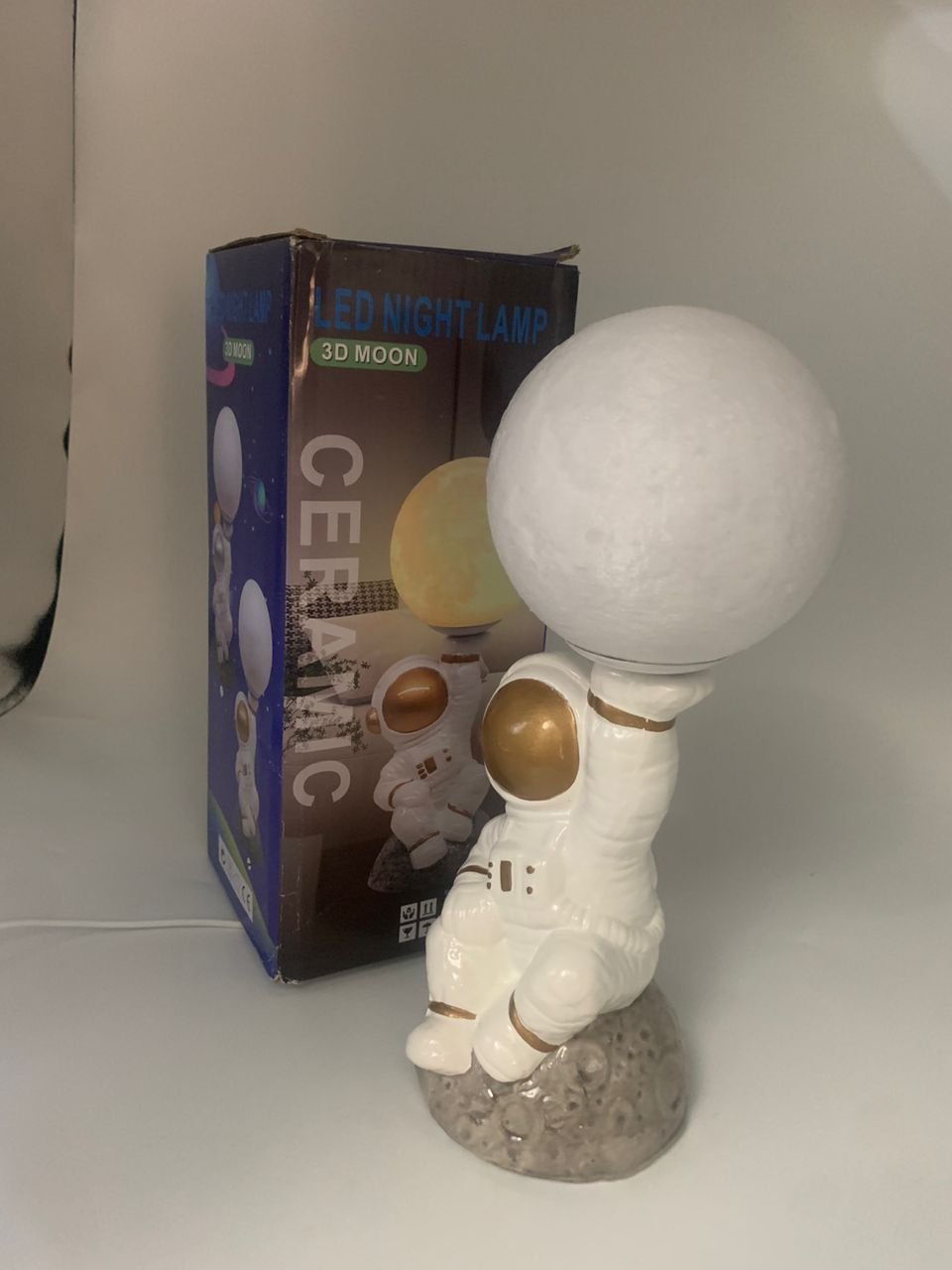 Veilleuse Astronaute et Lampe de Table en Céramique - الصورة 5