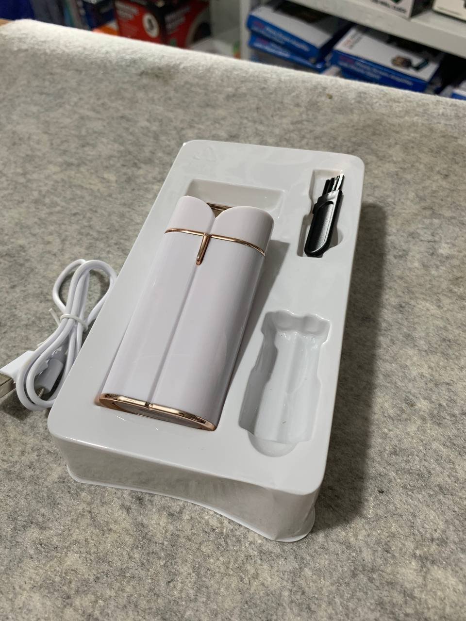 Rasoir électrique indolore avec lumière LED pour épilation instantanée du menton/lèvre supérieure - الصورة 2