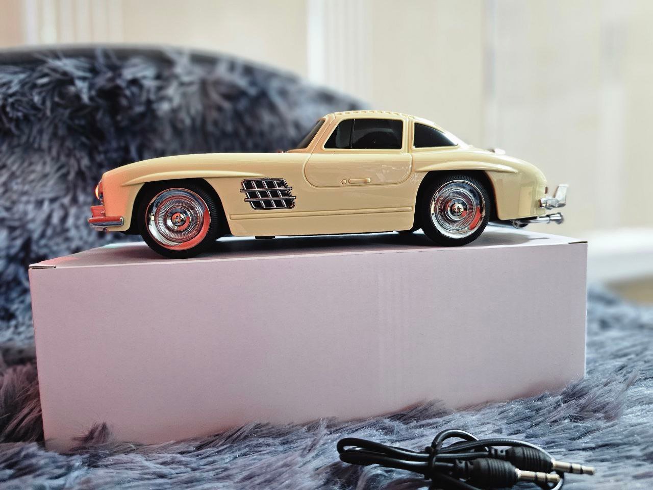 Haut-parleur audio Bluetooth sans fil En forme de Voiture Vintage , Carte mémoire , appels , AUX , Clé USB , FM RADIO - الصورة 3