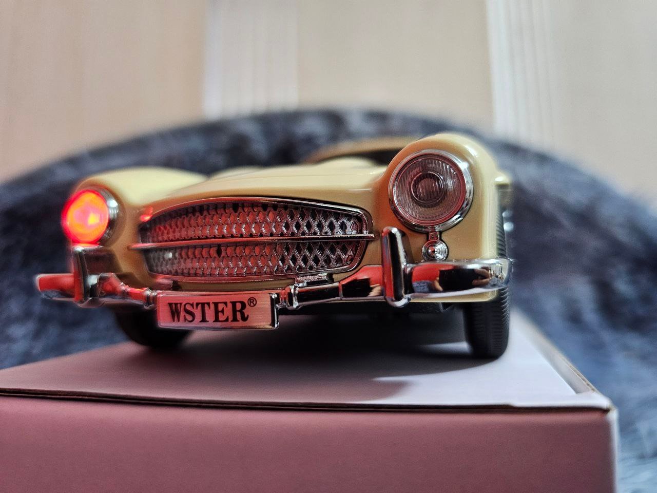 Haut-parleur audio Bluetooth sans fil En forme de Voiture Vintage , Carte mémoire , appels , AUX , Clé USB , FM RADIO - الصورة 2