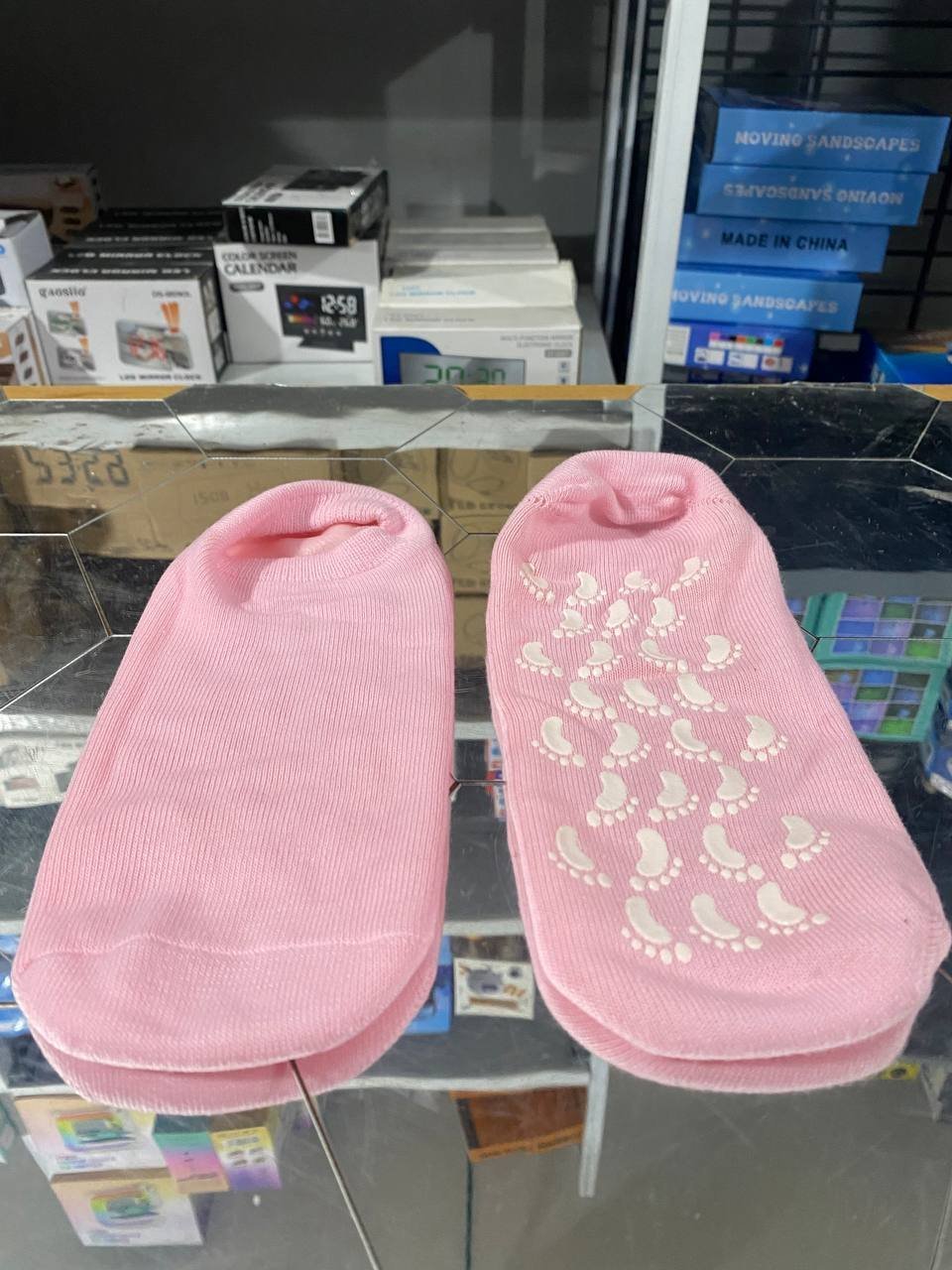 Chaussettes en Gel de Silicone réutilisables, masque pour les pieds, hydratant, blanchissant, exfoliant - جوارب من جل السيليكون لترطيب و تبييض و تقشيير القدم - الصورة 4