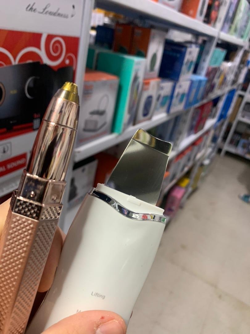 Pack de Beauté Appareil Ultrasonic purificateur points noir et Rasoir Electrique 4en1 - الصورة 2
