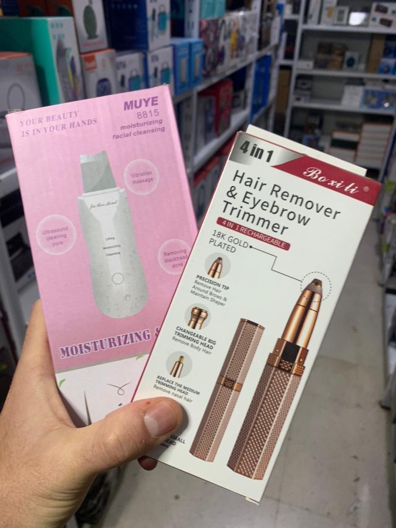 Pack de Beauté Appareil Ultrasonic purificateur points noir et Rasoir Electrique 4en1 - الصورة 4