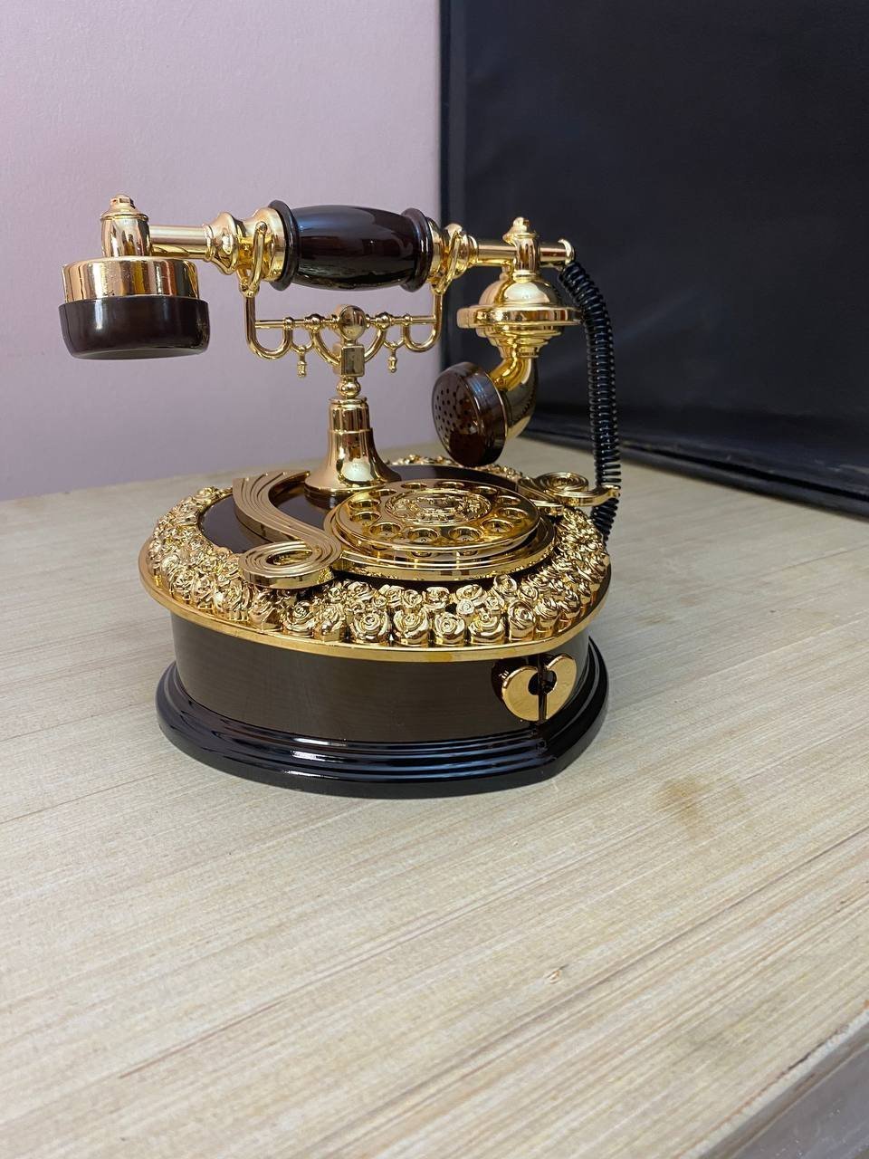 Boîte à musique créative en forme de cœur téléphone vintage décoration pour maison - الصورة 2