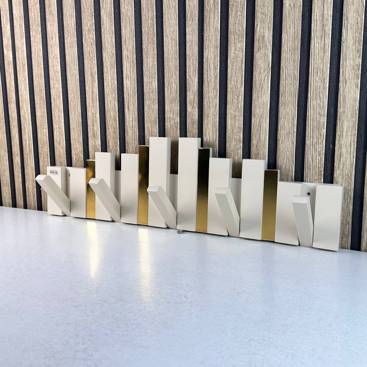 Porte-Manteau Mural Design Piano en Bois avec Touches Dorées - علاقة ملابس خشبية - الصورة 5