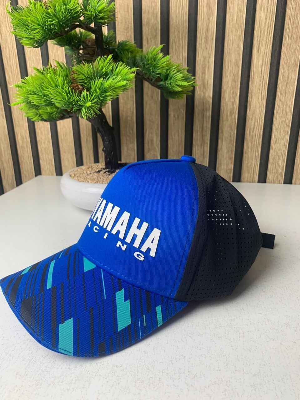 Casquette Yamaha Racing Bleu et Noire avec Filet Respirant Unisexe – قبعة رياضية جودة عالية - الصورة 2
