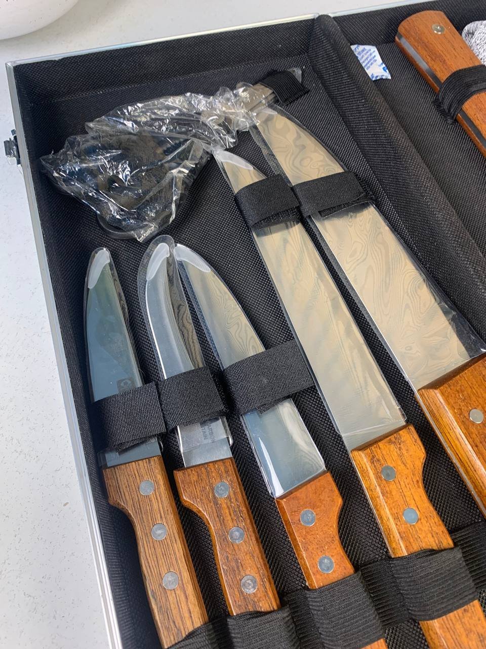 ⁦Coffret de Couteaux Professionnel avec Valise en Aluminium 9Pcs - طقم سكاكين الجزارة في حقيبة ألمنيوم صلبة⁩ - الصورة ⁦4⁩