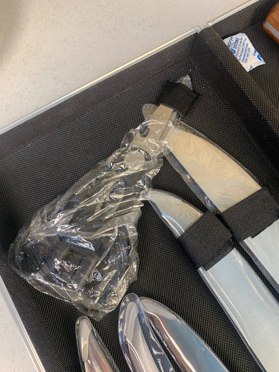 ⁦Coffret de Couteaux Professionnel avec Valise en Aluminium 9Pcs - طقم سكاكين الجزارة في حقيبة ألمنيوم صلبة⁩ - الصورة ⁦6⁩