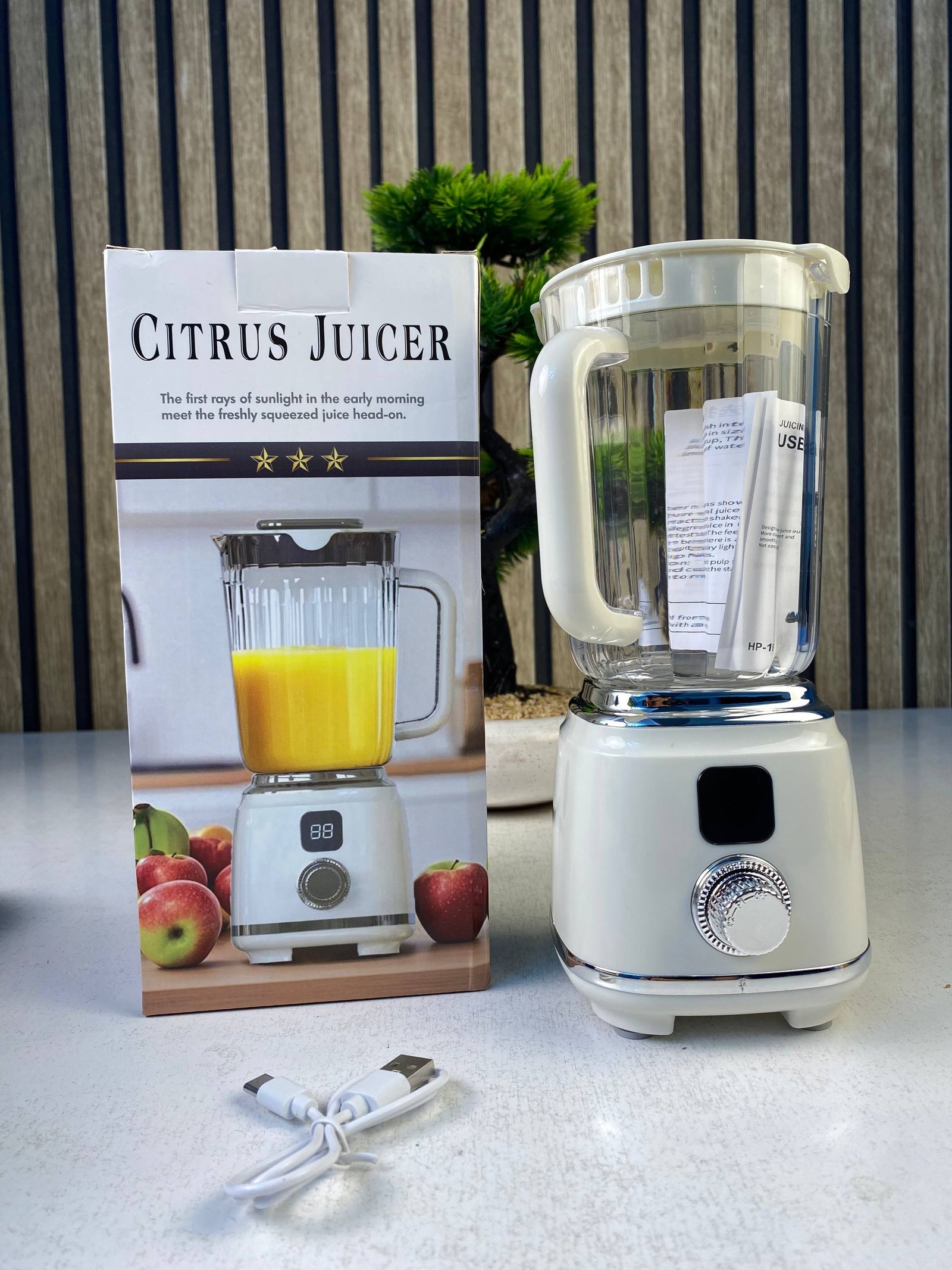 Extracteur de Jus Portable et Mélangeur Électrique Ultra-Léger et Facile à Nettoyer - عصّارة فواكه وخضروات محمولة بمحرك عالي السرعة - الصورة 2