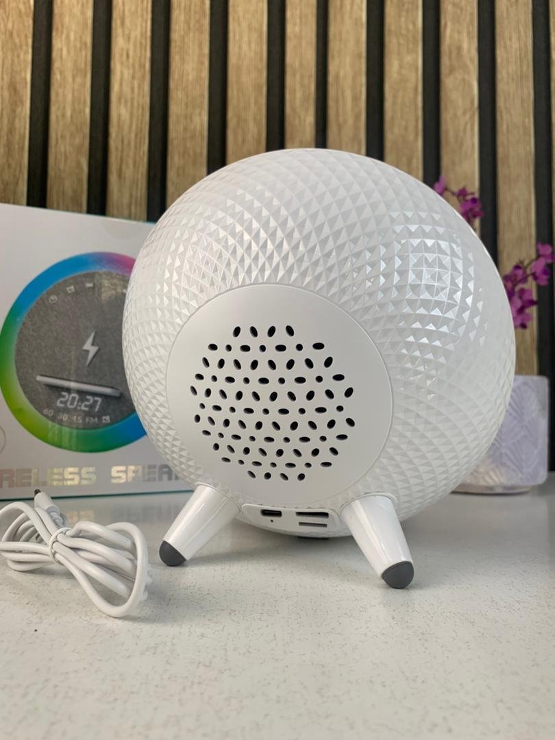 ⁦Haut-parleur et Lampe de Chevet avec Lumière d’ambiance RGB et Chargeur Induction 15W – مكبر صوت وشاحن لاسلكي مع إضاءة ملونة⁩ - الصورة ⁦4⁩