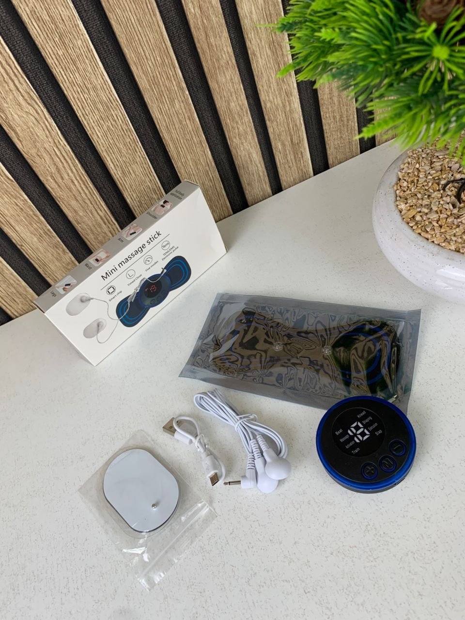 ⁦Mini masseur de cou électrique à impulsions amélioré – جهاز تدليك العنق⁩ - الصورة ⁦2⁩