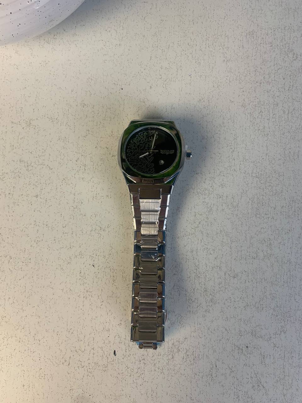 Montre Élégante avec Cadran en Calligraphie Arabe (3D Relief) - ساعة يد كلاسيكية بالخط العربي ثلاثي الأبعاد - الصورة 2