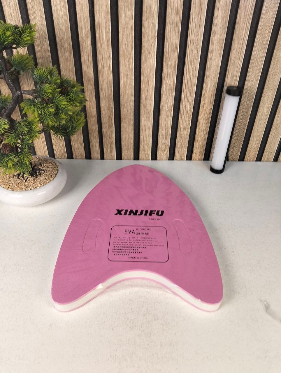⁦Planche de Natation Kickboard pour Enfants avec Trous de Poignée Ergonomiques - لوح السباحة الإسفنجي للأطفال بمقابض مطورة⁩ - الصورة ⁦3⁩
