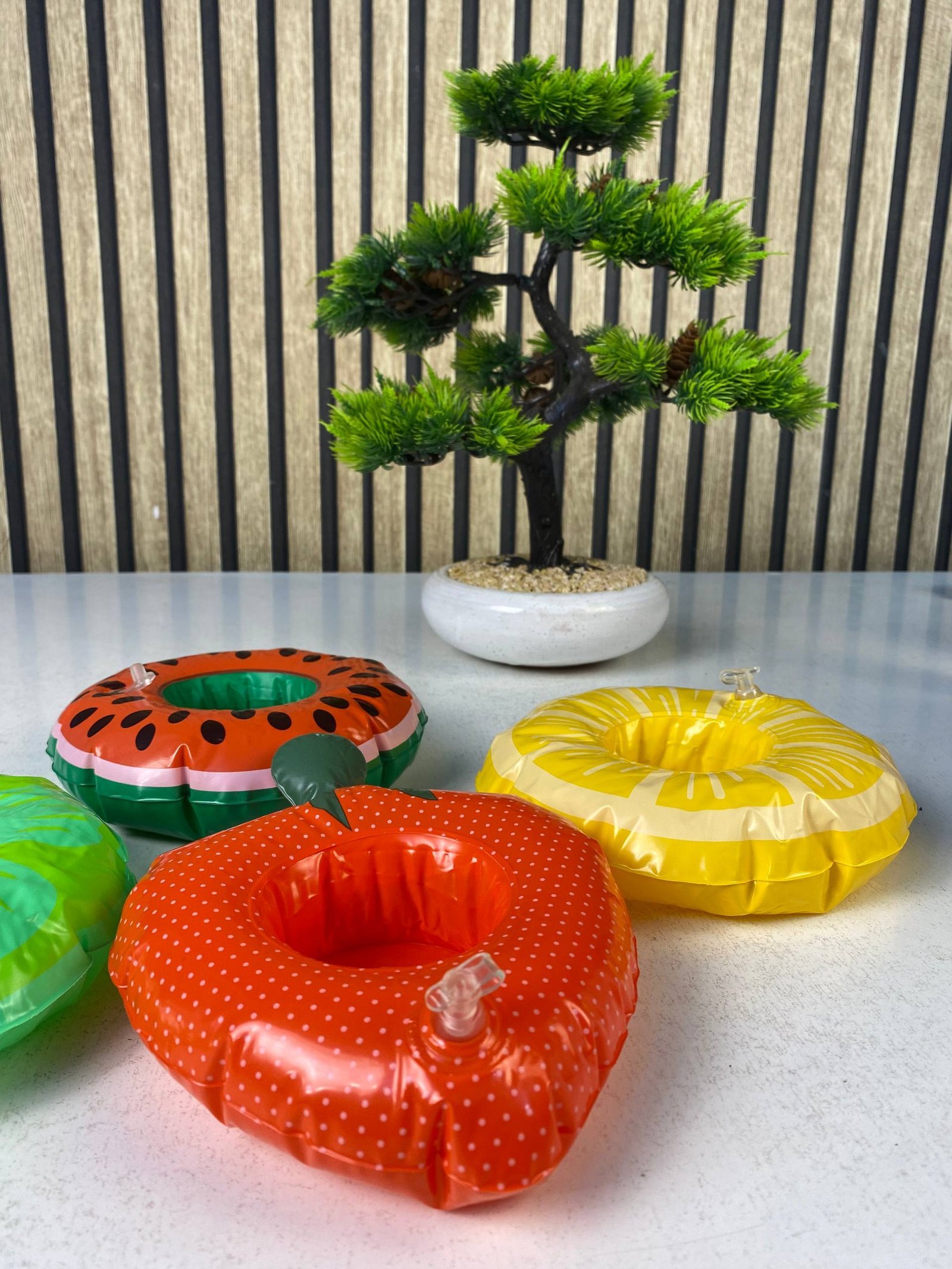 ⁦Porte-Gobelets Flottants Gonflables pour Piscine Design Amusant Matériau PVC - حامل أكواب مائي منفوخ للمسبح بتصاميم الفواكه⁩ - الصورة ⁦4⁩