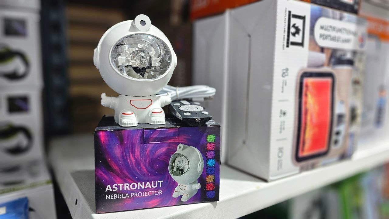 ⁦Projecteur De Lumière D'astronaute Ciél Etoilé nébuleuse galaxy V3⁩ - الصورة ⁦2⁩