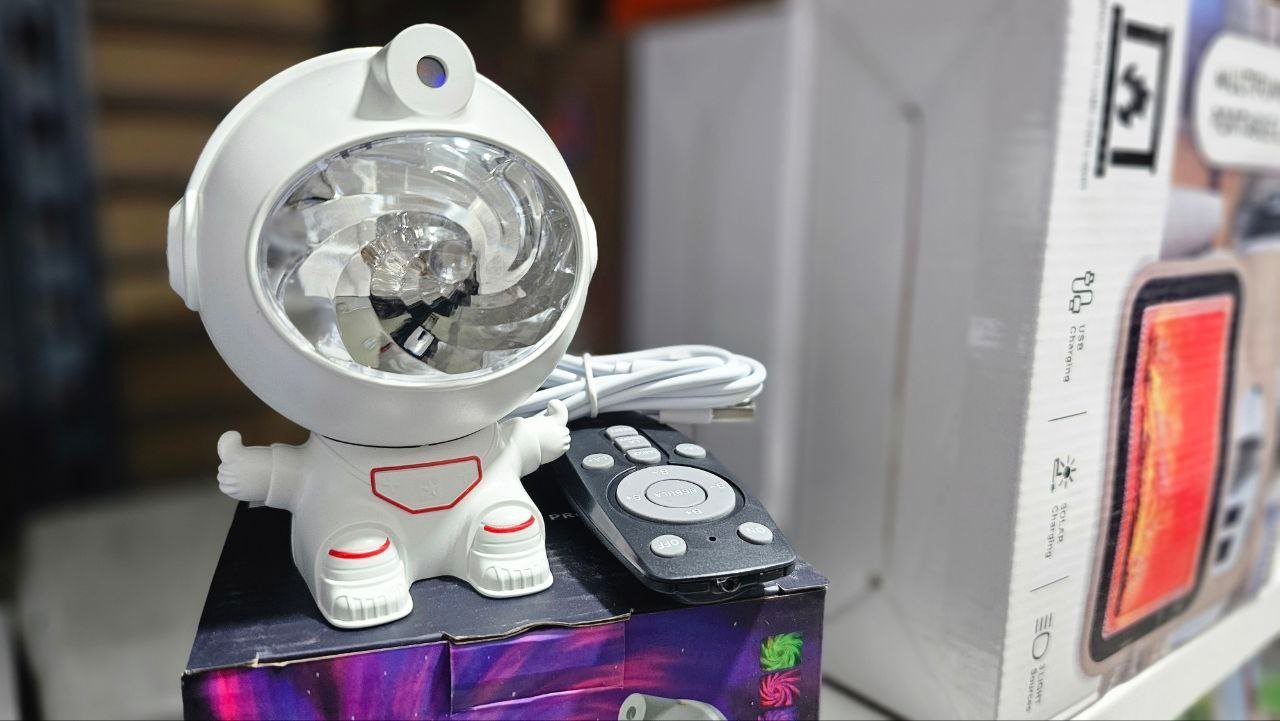 ⁦Projecteur De Lumière D'astronaute Ciél Etoilé nébuleuse galaxy V3⁩ - الصورة ⁦6⁩