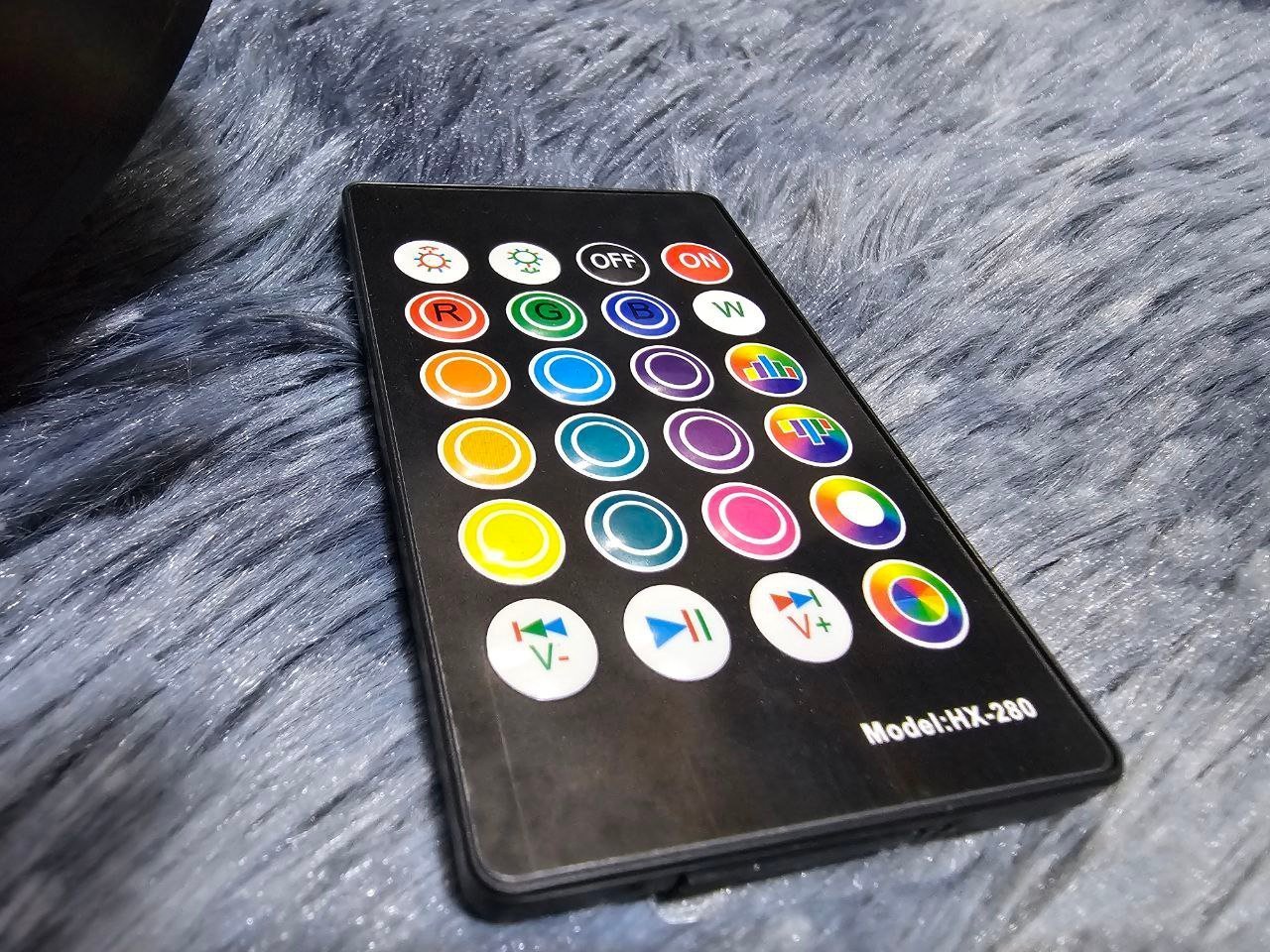 ⁦Projecteur de lumière Sonore RGB + W 4 en 1 Avec Bluetooth effet stroboscope⁩ - الصورة ⁦2⁩