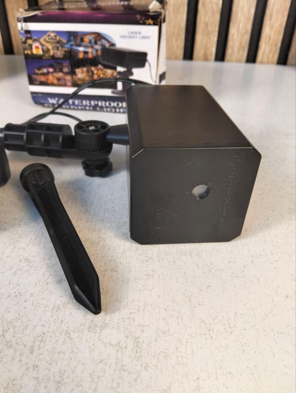 ⁦Projecteur Laser Décoratif Extérieur et Intérieur Éclairage Festif - جهاز عرض ليزر ديكور منزلي وللحدائق للاحتفالات⁩ - الصورة ⁦2⁩