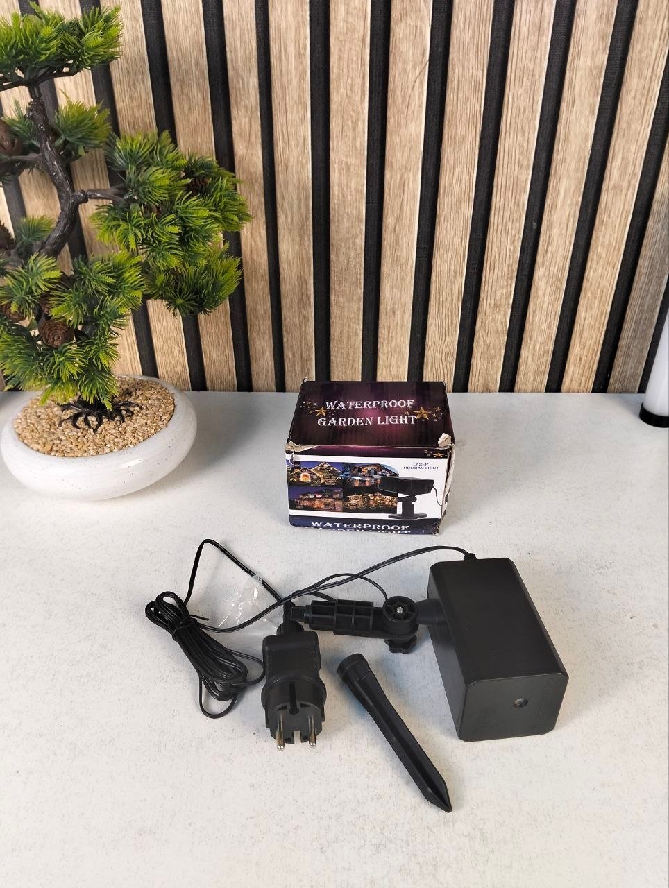 ⁦Projecteur Laser Décoratif Extérieur et Intérieur Éclairage Festif - جهاز عرض ليزر ديكور منزلي وللحدائق للاحتفالات⁩ - الصورة ⁦4⁩