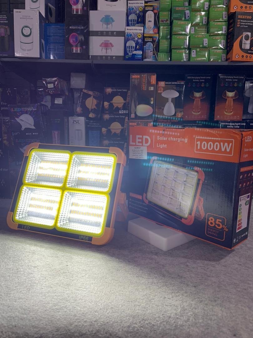 Projecteur Solaire étanche Rechargeable 4 modes Déclairage Power-Bank 1000W - الصورة 11
