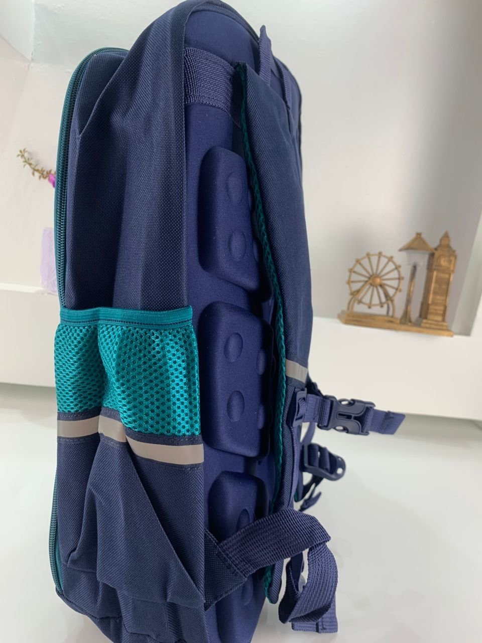⁦Sac à Dos Enfant pour École primaire de Haute Qualité Bleu et Vert – حقيبة ظهر مدرسية للأطفال أزرق وأخضر⁩ - الصورة ⁦4⁩