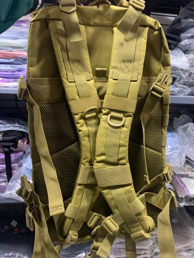 Sac à dos tactique 50L imperméable pour Randonnée , voyage, alpinisme, + Matelas pliable Cadeau - الصورة 3