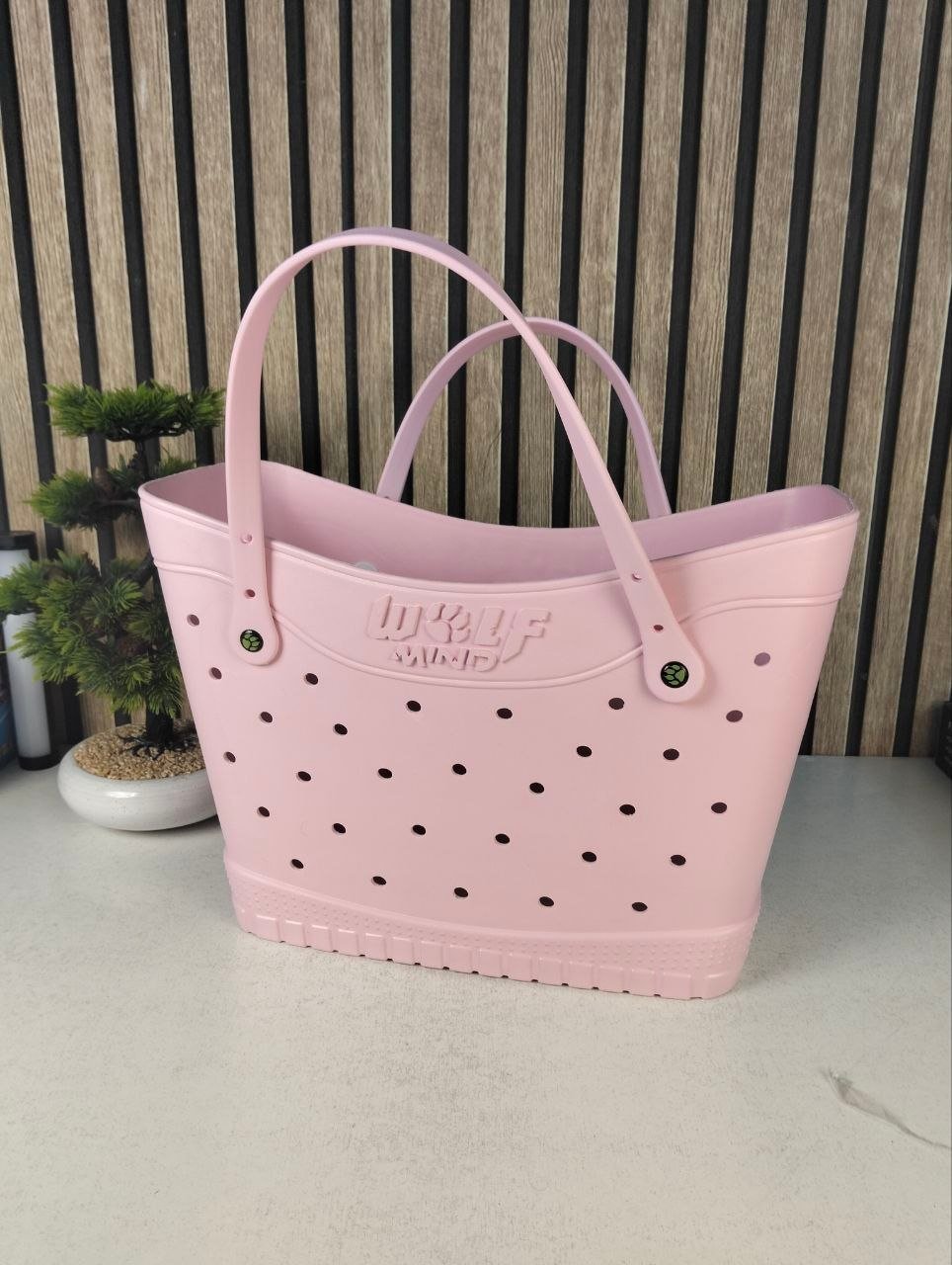 ⁦Sac de Plage Eva et Silicone Garni de Trous Grand Cabas Imperméable Tendance pour Été - حقيبة الشاطئ السيليكونية العصرية المقاومة للماء⁩ - الصورة ⁦5⁩