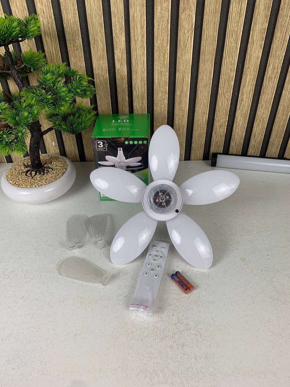 ⁦Ventilateur de Plafond Lumineux à Douille avec Télécommande - مروحة السقف الذكية 2 في 1 مع إضاءة قوية بقاعدة⁩ - الصورة ⁦9⁩