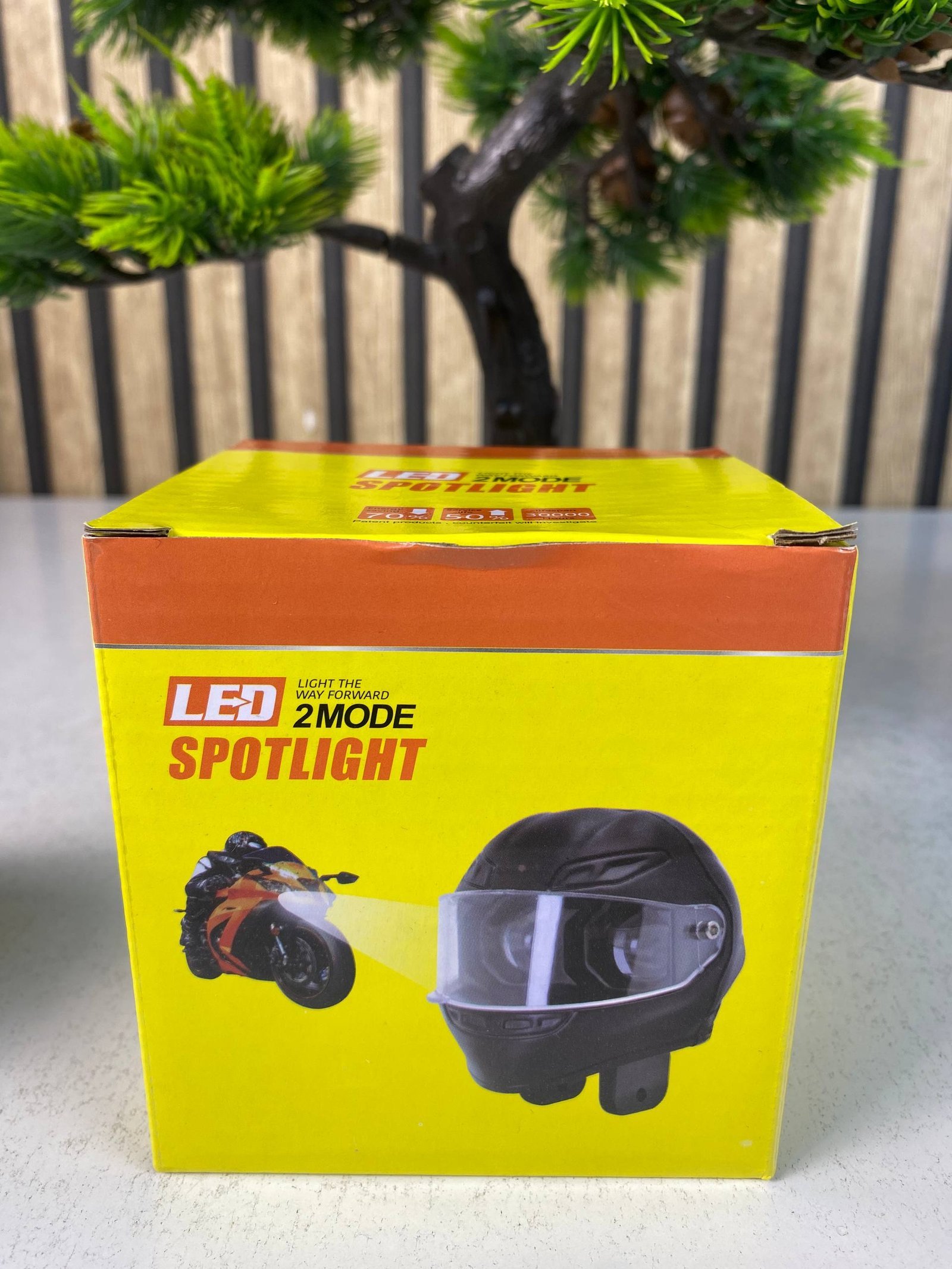 Projecteur LED Auxiliaire pour Moto et Scooter Double Couleur Blanc et Jaune Helmet Design 1Pcs - كشاف إضاءة لدراجات النارية بتصميم خوذة وإضاءة مزدوجة - الصورة 3