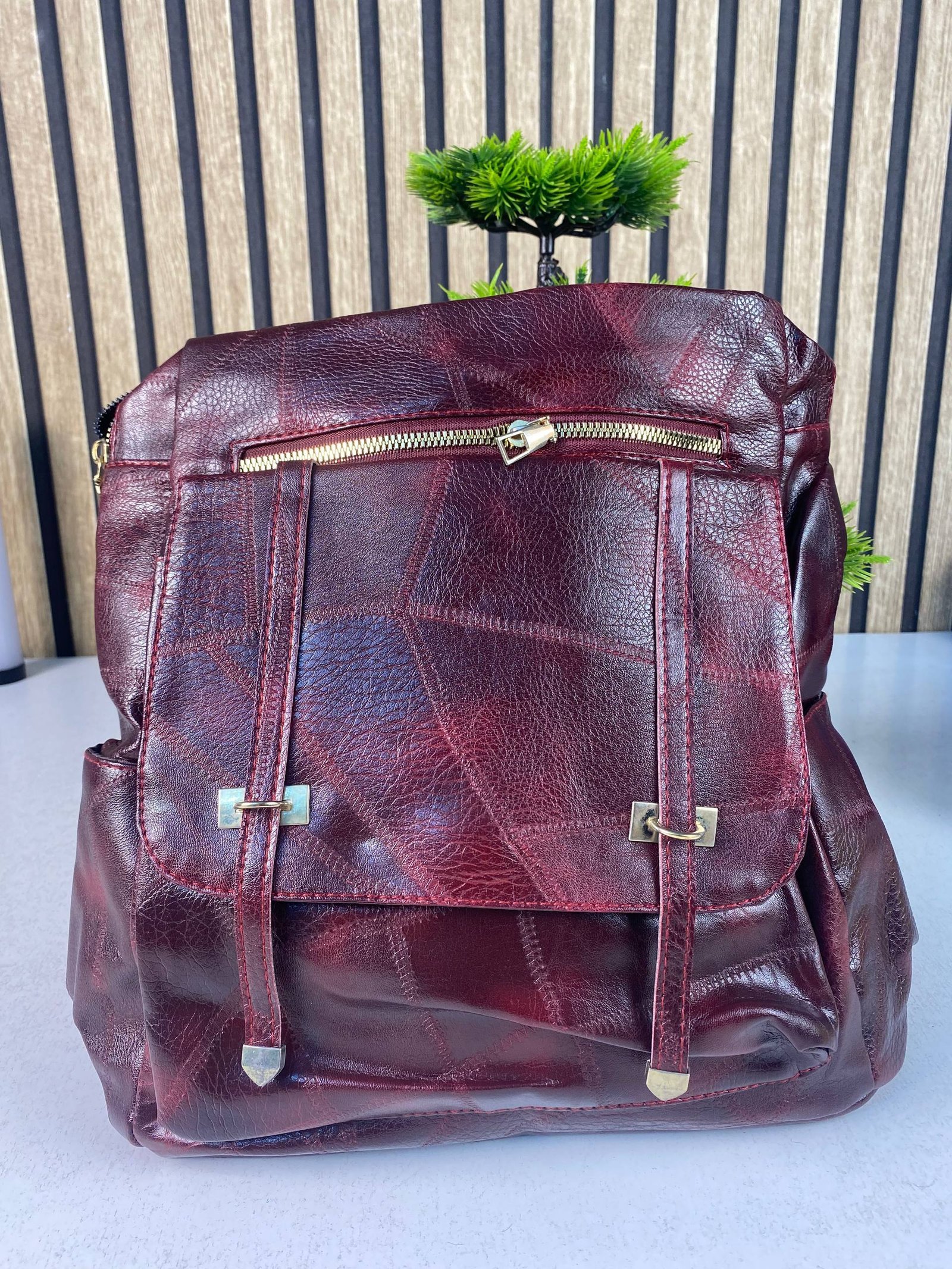 ⁦Sac à dos rétro en cuir synthétique pour femme Grenat - حقيبة ظهر نسائية من الجلد⁩ - الصورة ⁦2⁩